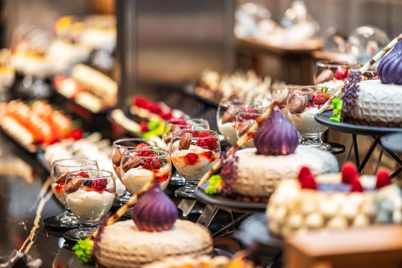 Voya Beach Resort Sveti Vlas Eksteriør bilde A dessert buffet