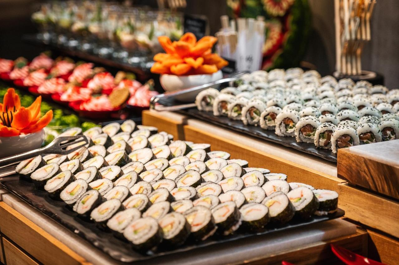 Voya Beach Resort Sveti Vlas Eksteriør bilde Sushi