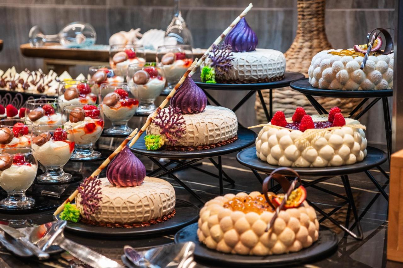 Voya Beach Resort Sveti Vlas Eksteriør bilde A selection of desserts